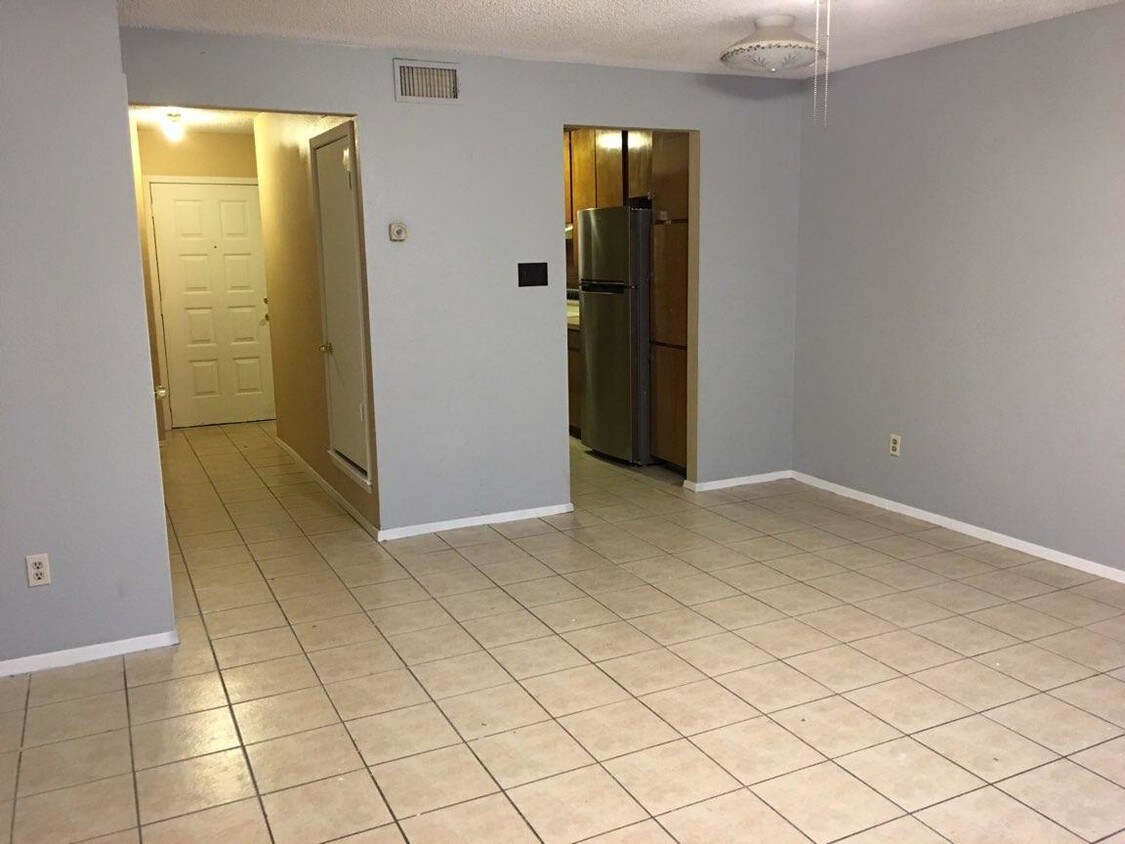 513 S Beverly St, Crowley, TX 76036 Condo for Rent in Crowley, TX