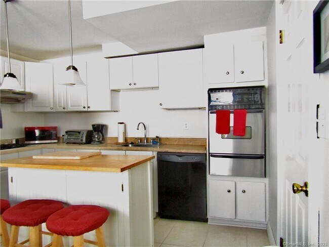 Foto del edificio - 702 E Broadway