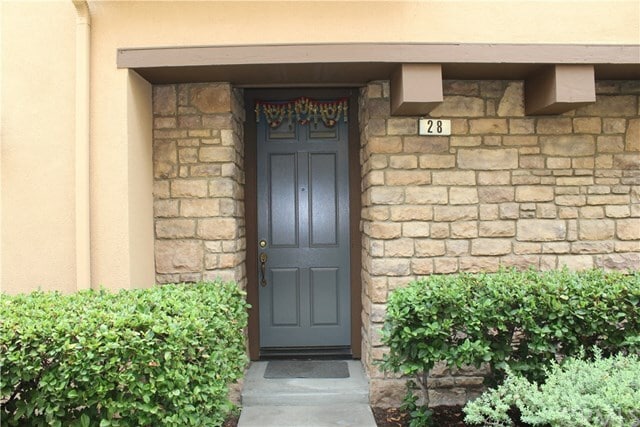 Building Photo - 28 Moonstone