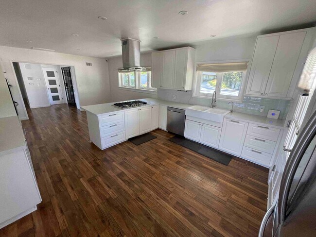 Building Photo - UPGRADED SOUTH OF THE BOULEVARD HOME WITH ...