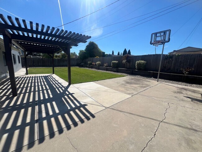 Foto del edificio - Orcutt Single Story Home With Large Yard a...