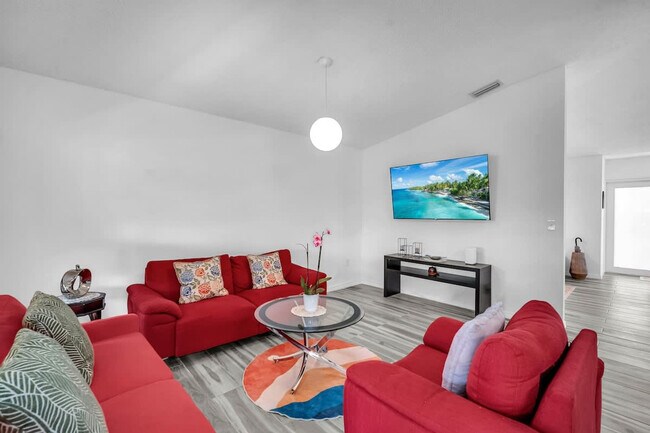 Foto del edificio - 909 NW 135th Ct