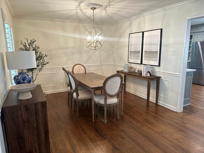 Foto del edificio - 6431 Woodcrest Ln