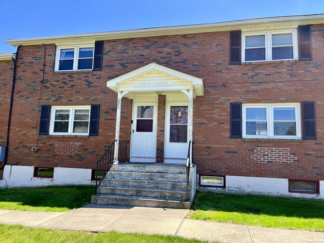 Building Photo - 616 Norwich Ave