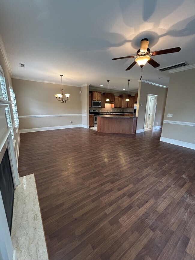 Foto del edificio - 1629 Brook Hollow Dr