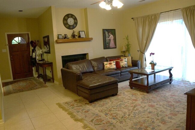 Foto del edificio - 1707 Gingerleaf Ln
