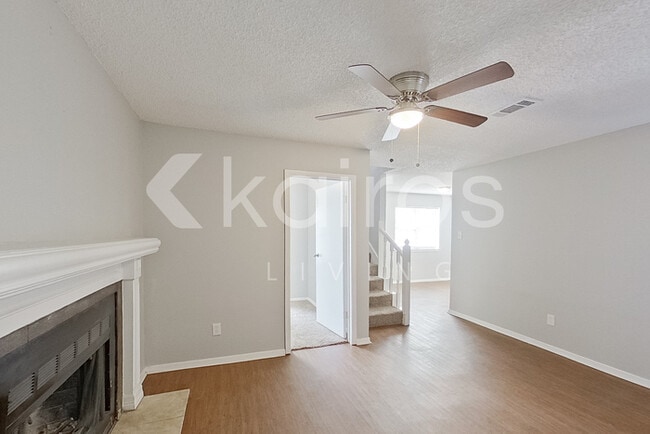 Building Photo - 834 Courtenay Pl