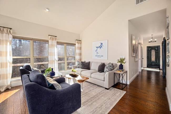 Building Photo - 366 Lakeside Rd