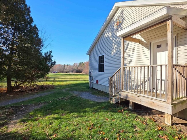 Building Photo - 4 Rock Point Rd