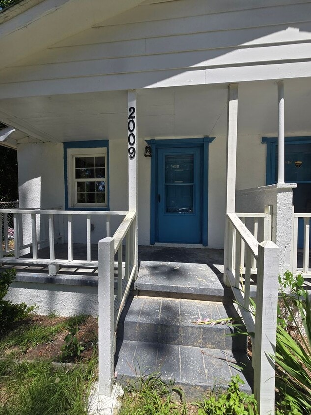 Primary Photo - 2009 Bain Dr