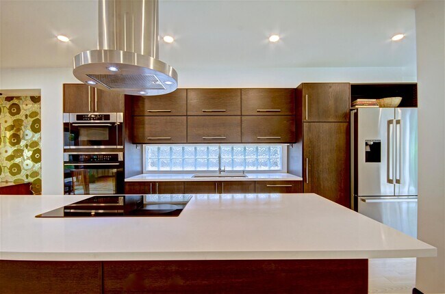 Foto del edificio - 384 Bradley Rd