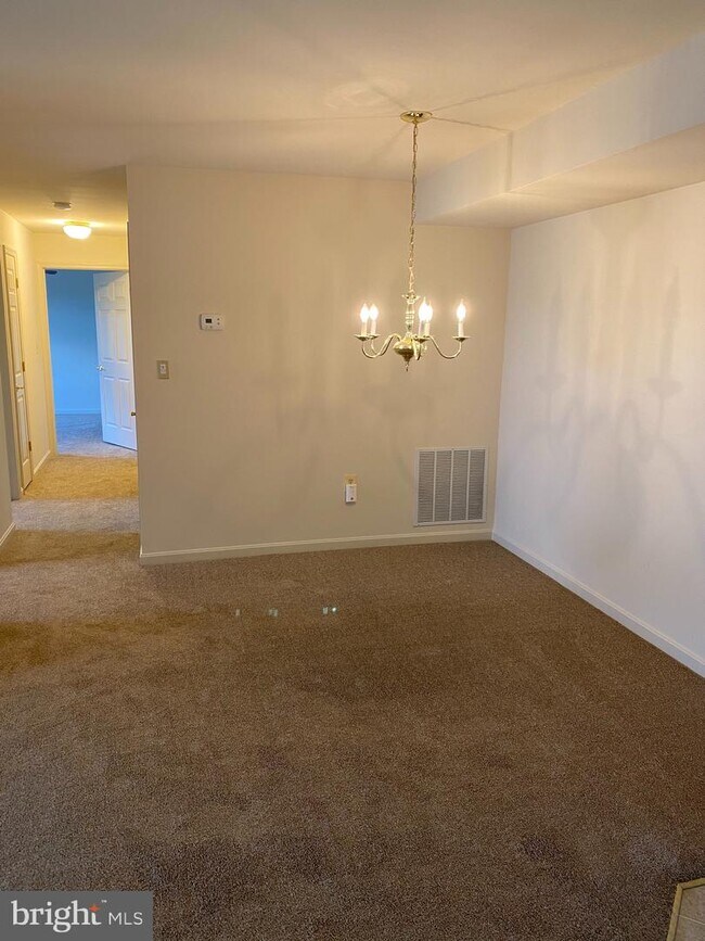 Building Photo - 800 WEMBLEY Dr