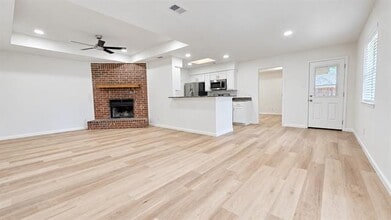 Building Photo - 8897 Marilyn Dr