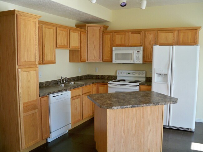 Foto del edificio - Beautiful 3 Bedroom Townhome in Sandy!
