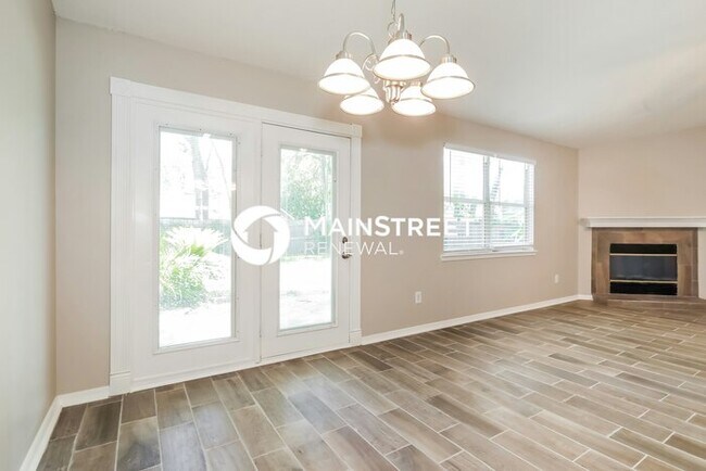 Foto del edificio - 4 Bedroom Pet-Friendly Home in Orange Park, FL with Main Street Renewal