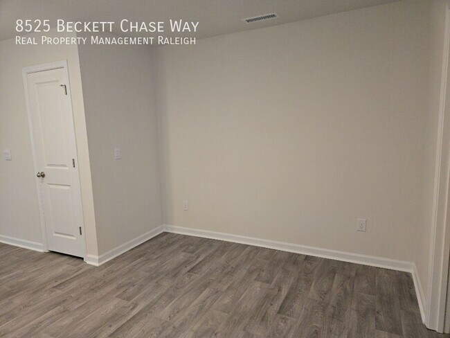 Foto del edificio - 8525 Beckett Chase Wy