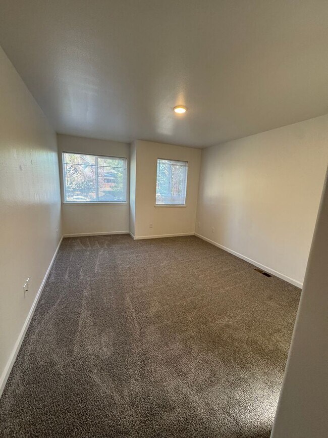 Foto del edificio - Updated duplex in NW Bend