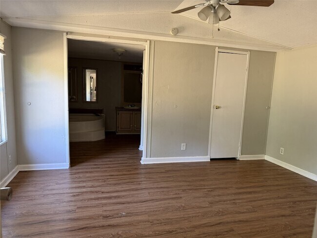 Foto del edificio - 10779 Doe Hill Dr