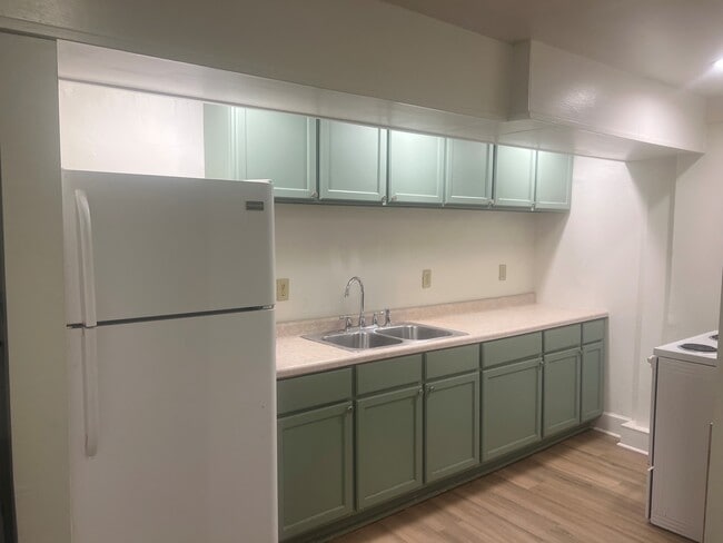 Kitchen - 3036 Harriet Ave
