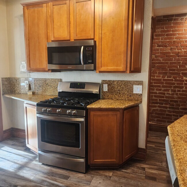 Cocina - 2415 N Vine St