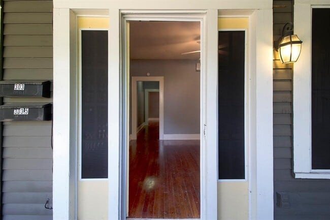 Building Photo - 303.5 Northwood St