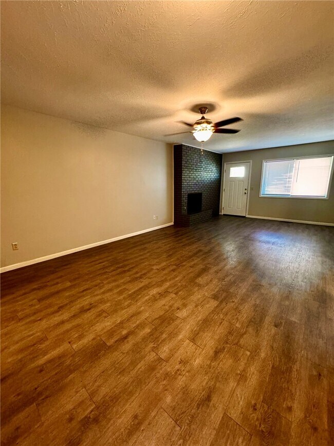 Foto del edificio - 14897 Dutchmans Dr