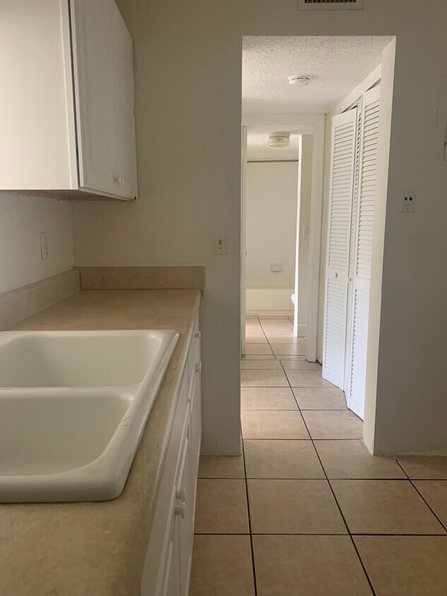 Foto principal - 4240 Woodside Dr