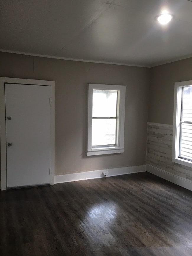 Building Photo - 417 Moss St