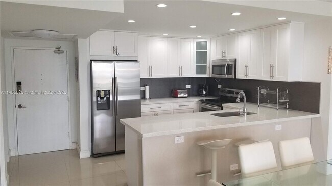 Foto del edificio - 5601 Collins Ave