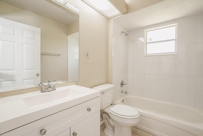Building Photo - 6789 Shepherd Oaks Rd