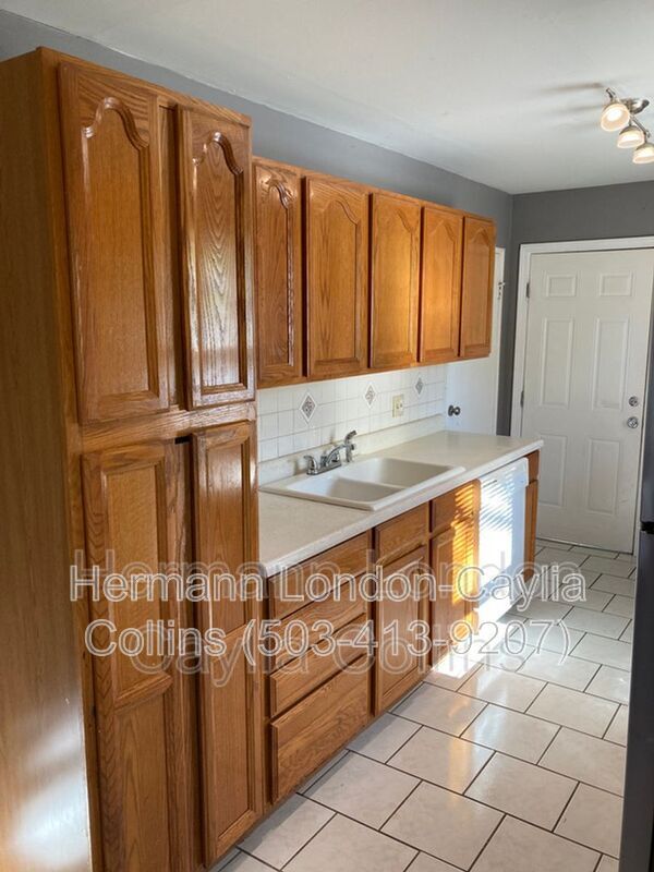 Foto del edificio - 2465 Hawthorne Manor Dr