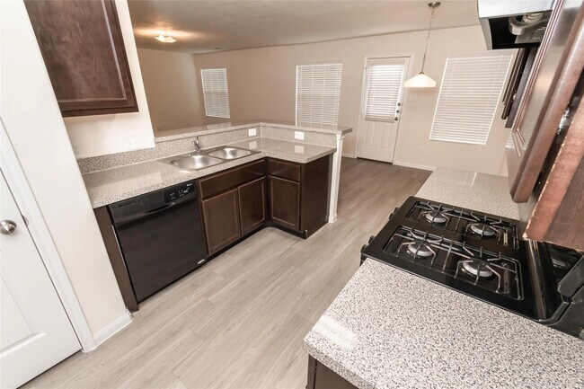 Foto del edificio - 5822 Northern Oak St