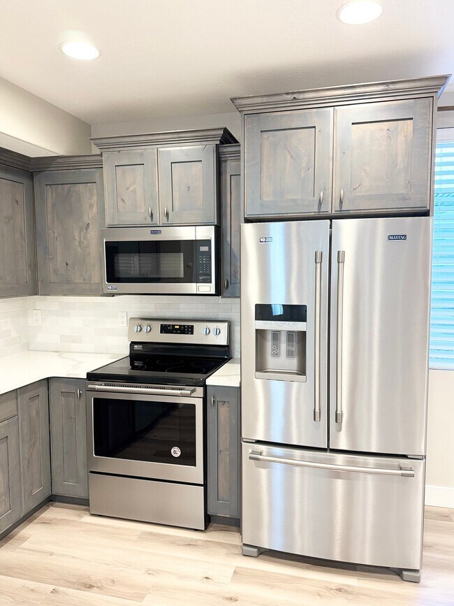 Building Photo - 6953 Canyon Meadows Dr