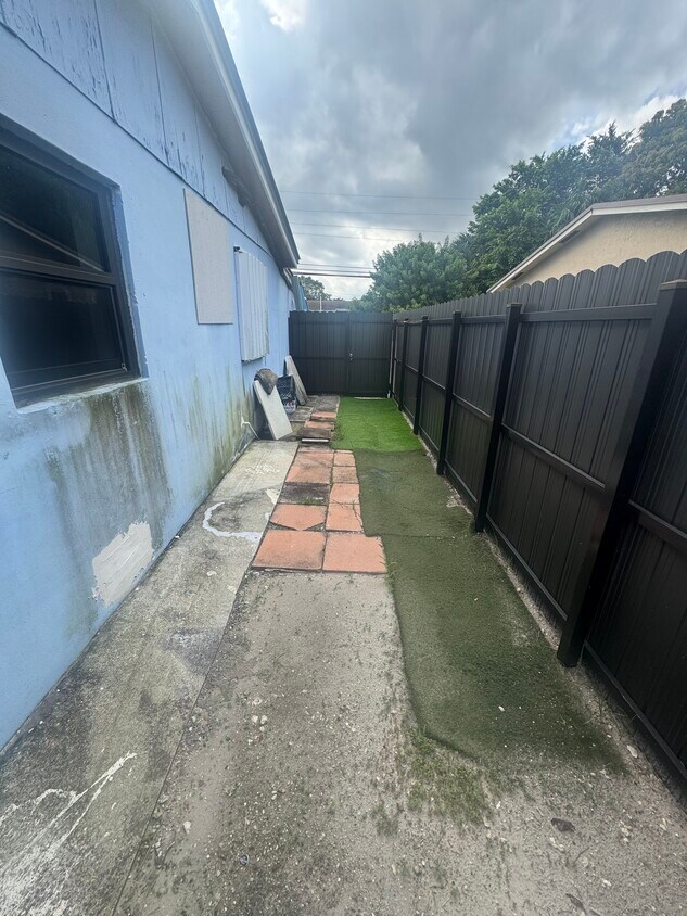Foto principal - 18500 NW 22nd Pl