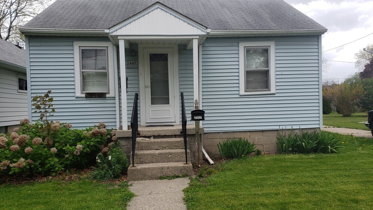 2447 N Clinton St, Saginaw, MI 48602