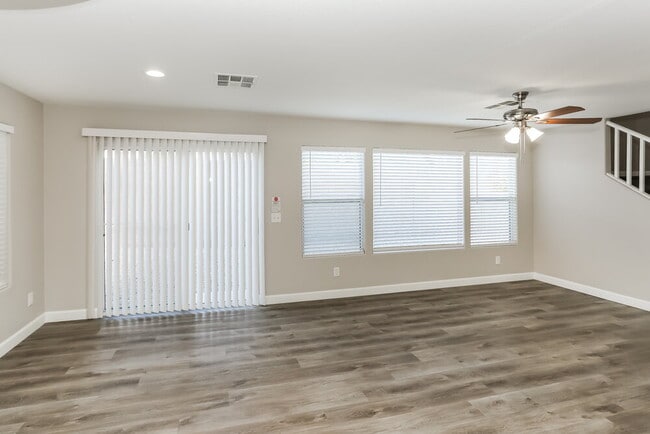 Foto del edificio - 8029 N Quilted Bear St