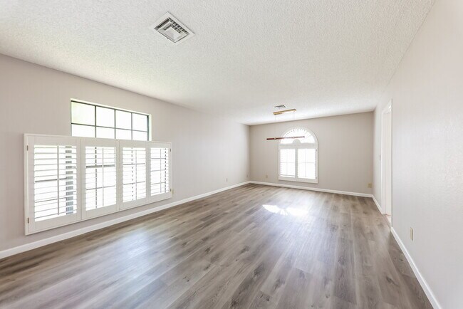Building Photo - 7127 W Morrow Dr