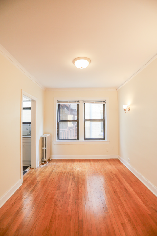 Building Photo - 1631 W Lunt Ave