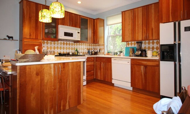 Building Photo - 11 Dennett Pl