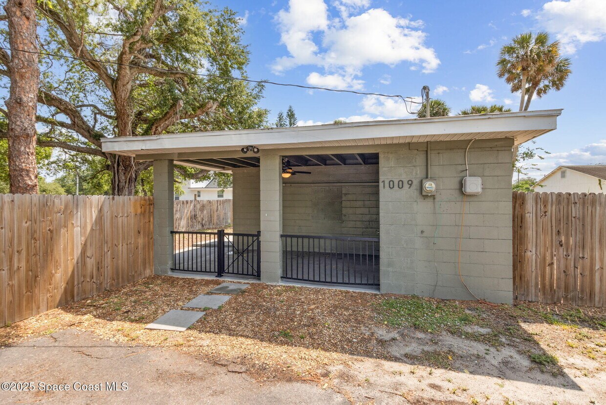 Foto principal - 1009 Main St