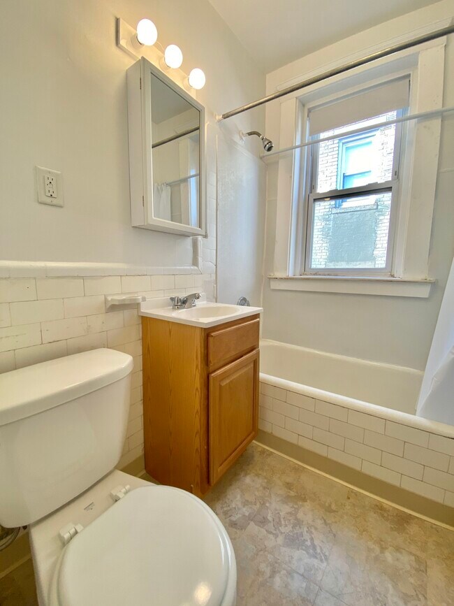 Building Photo - 8 Vinal St