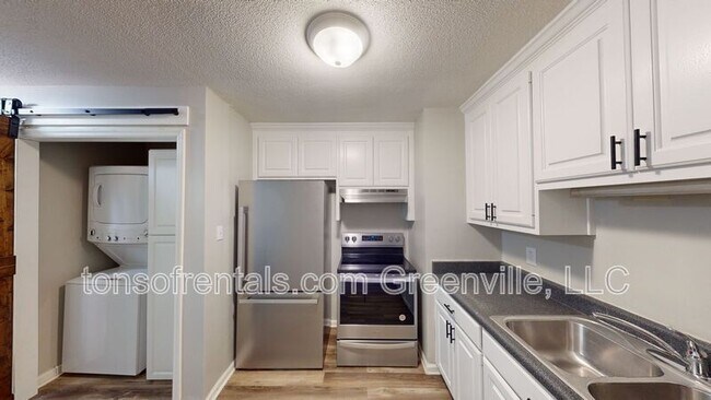Building Photo - 205 Carlton Dr
