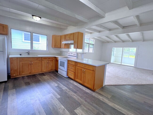 Foto del edificio - Peaceful Manoa - Spacious three bedroom, o...