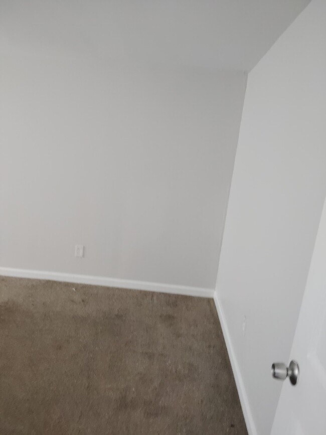 Building Photo - 418 Holly Dr SE