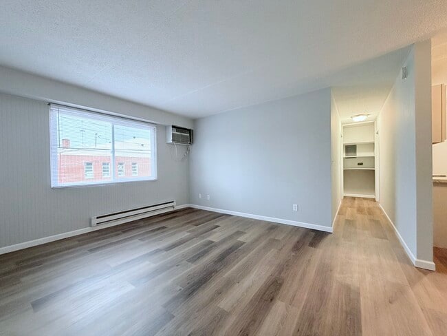 Building Photo - Riverview Tower Apartments