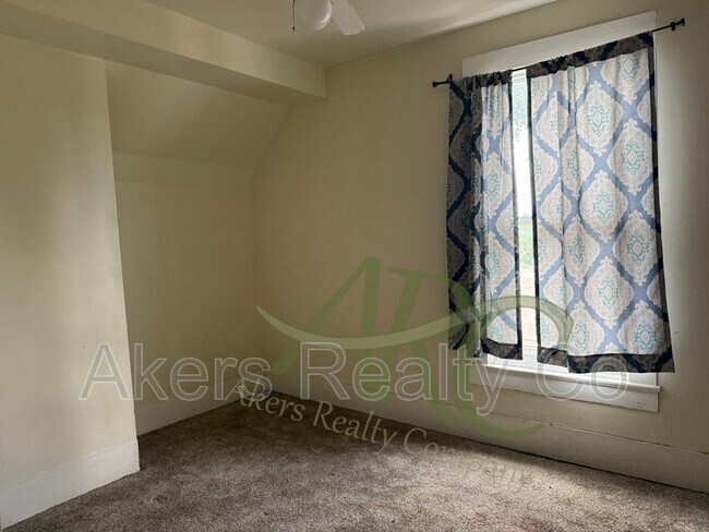 Foto del edificio - 518 W 9th St