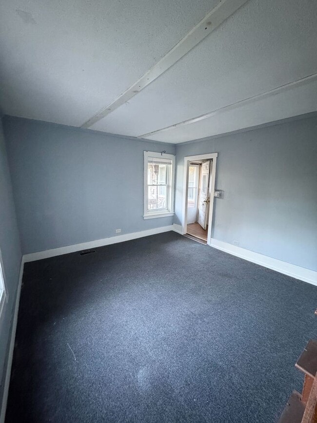 Building Photo - 107 Hanover St