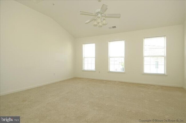 Foto del edificio - 52 Golden Ash Way