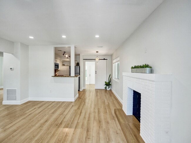 Building Photo - 1713 NE 15th Ave