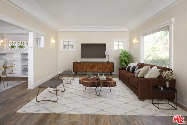 Foto del edificio - 2068 W 27th St